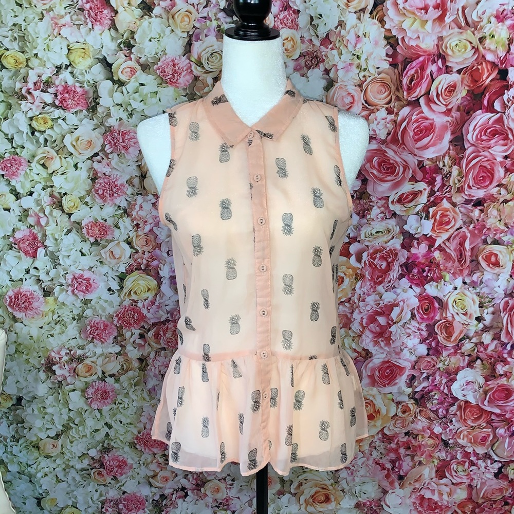 O’Neil sleeveless blouse with pineapples! Size M
